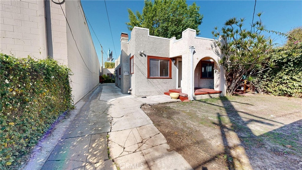 Property Photo:  1143 N Sycamore Avenue  CA 90038 