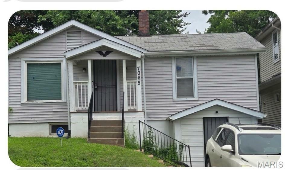 Property Photo: 7065 Idlewild Avenue MO 63136