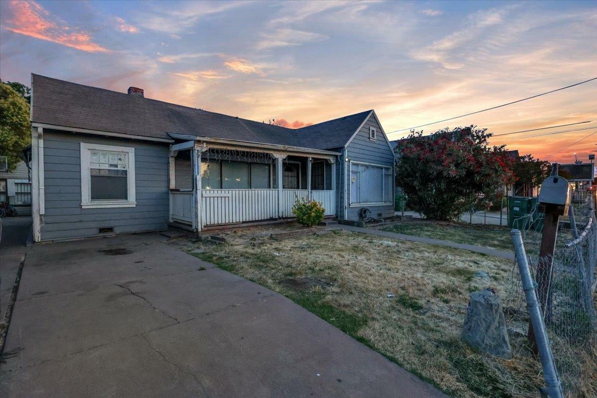 Property Photo: 1534 E Harding Way CA 95205