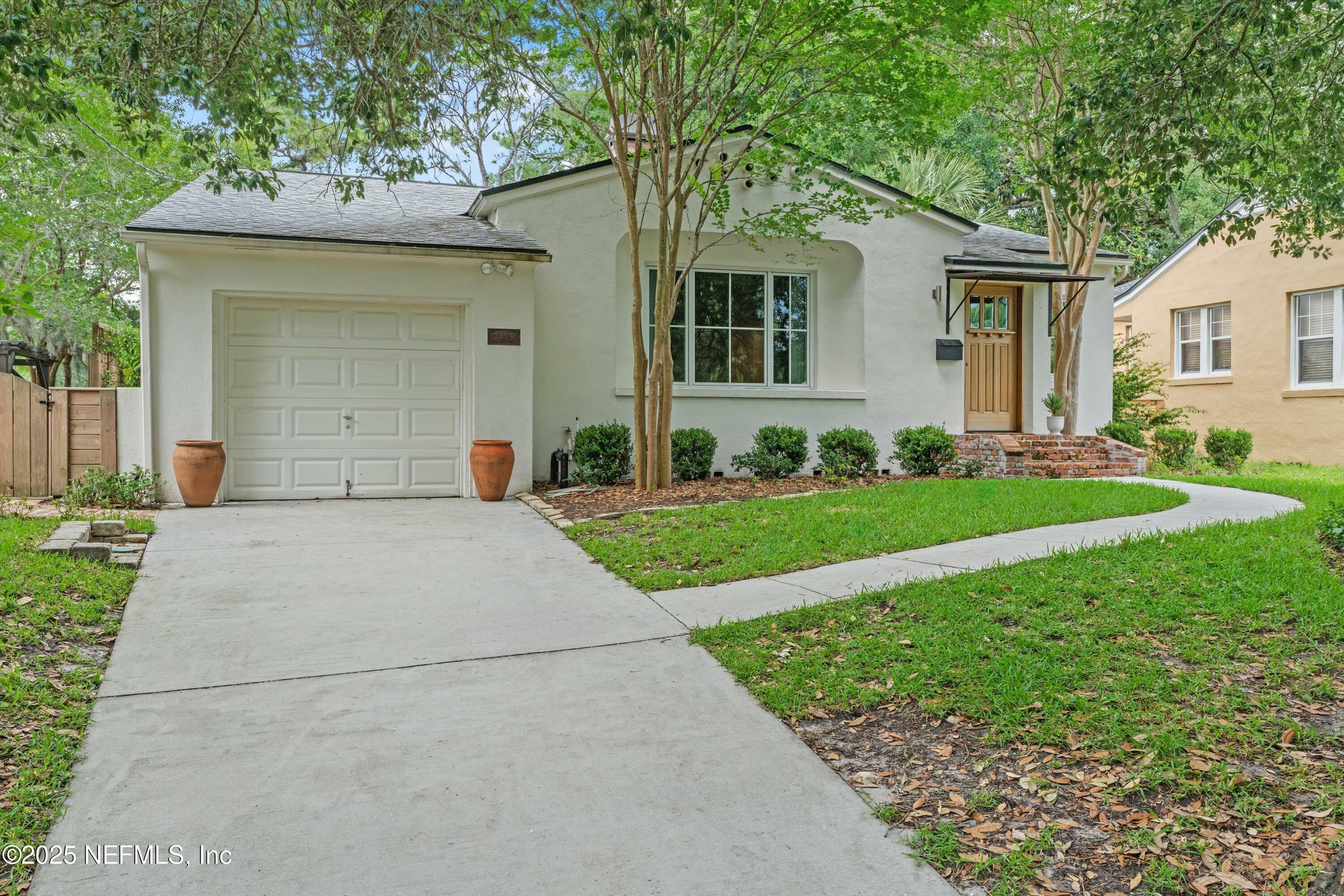 Property Photo: 2429 Pineridge Road FL 32207