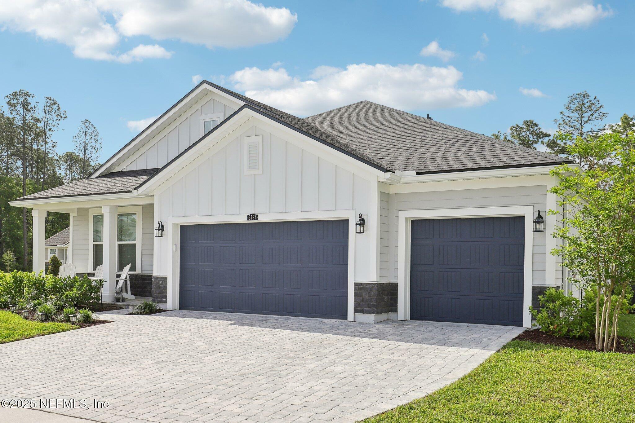 Property Photo: 3794 Spring Garden Court FL 32223