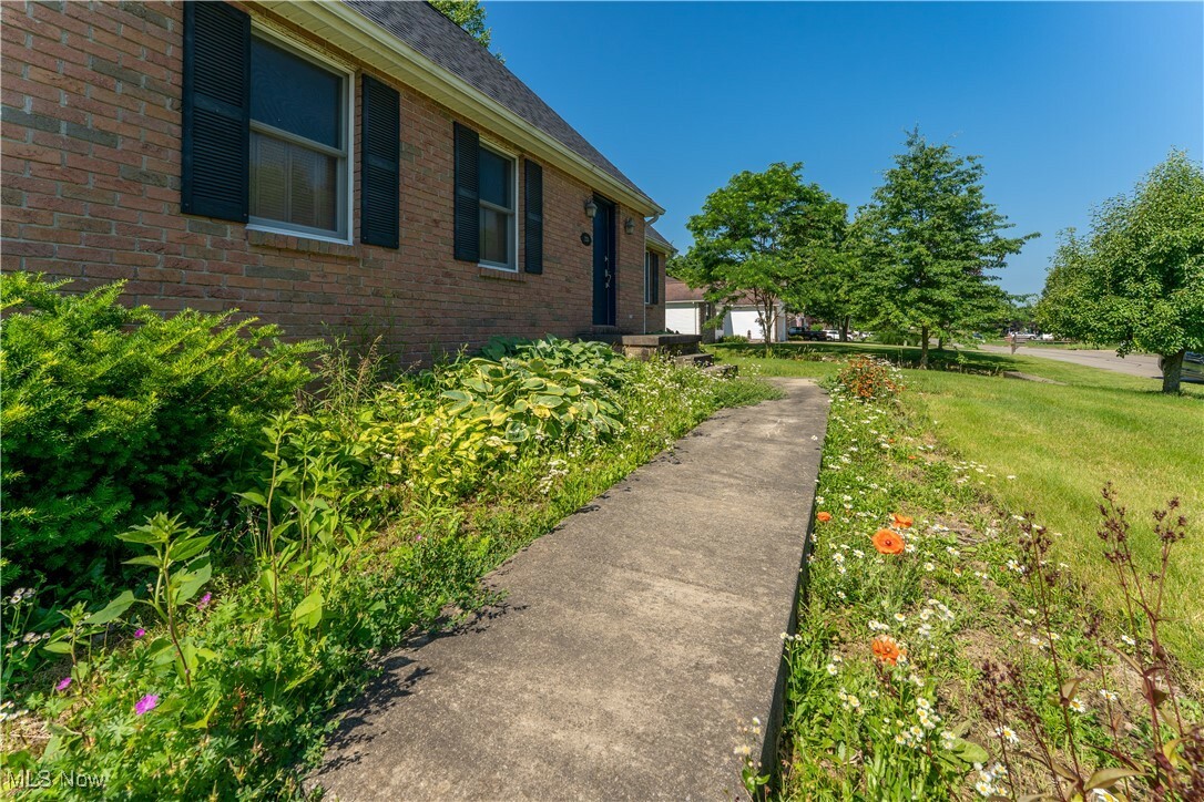 Property Photo: 233 Robbies Run OH 44410