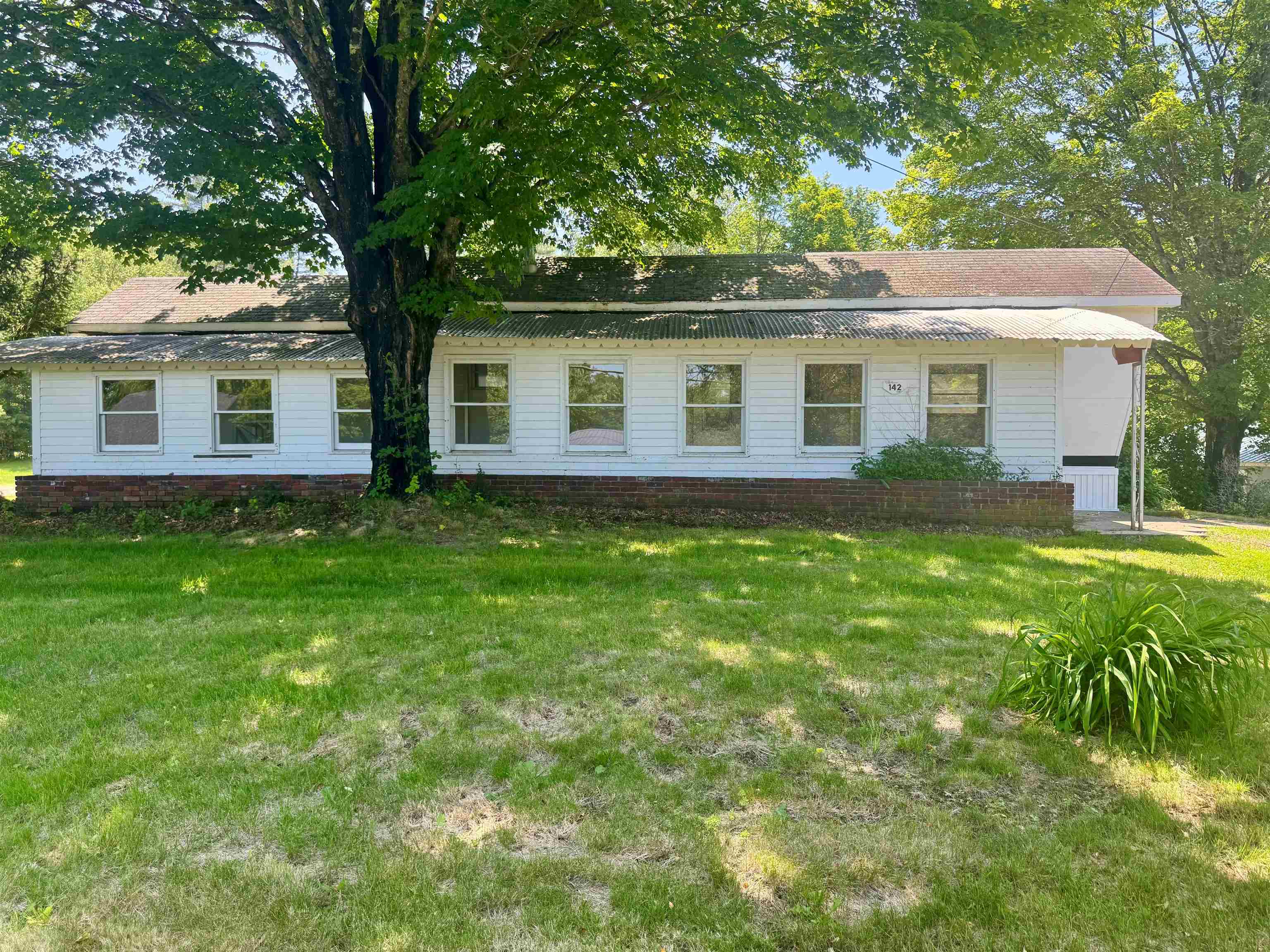 Property Photo: 142 Back Ashuelot Road NH 03470