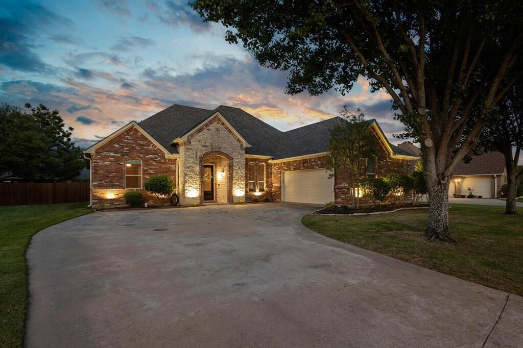 Property Photo:  1027 Addison Avenue  TX 75076 