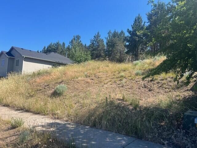 1415 Red Bud Drive  Klamath Falls OR 97601 photo