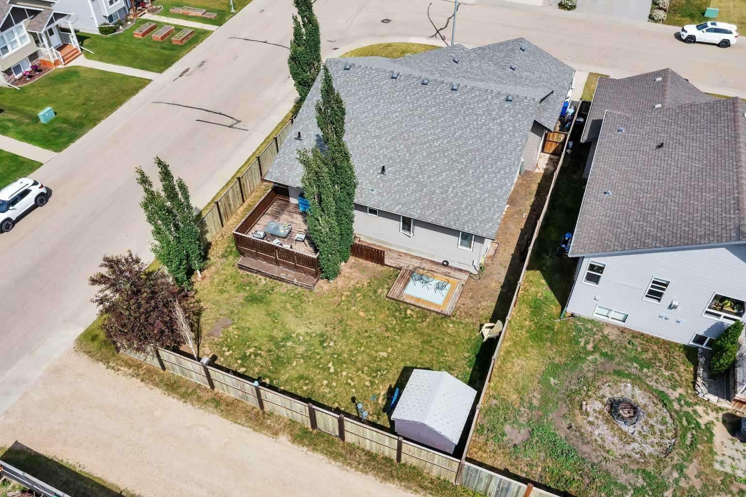 Property Photo:  2 Coleman Crescent  AB T4M 0C7 