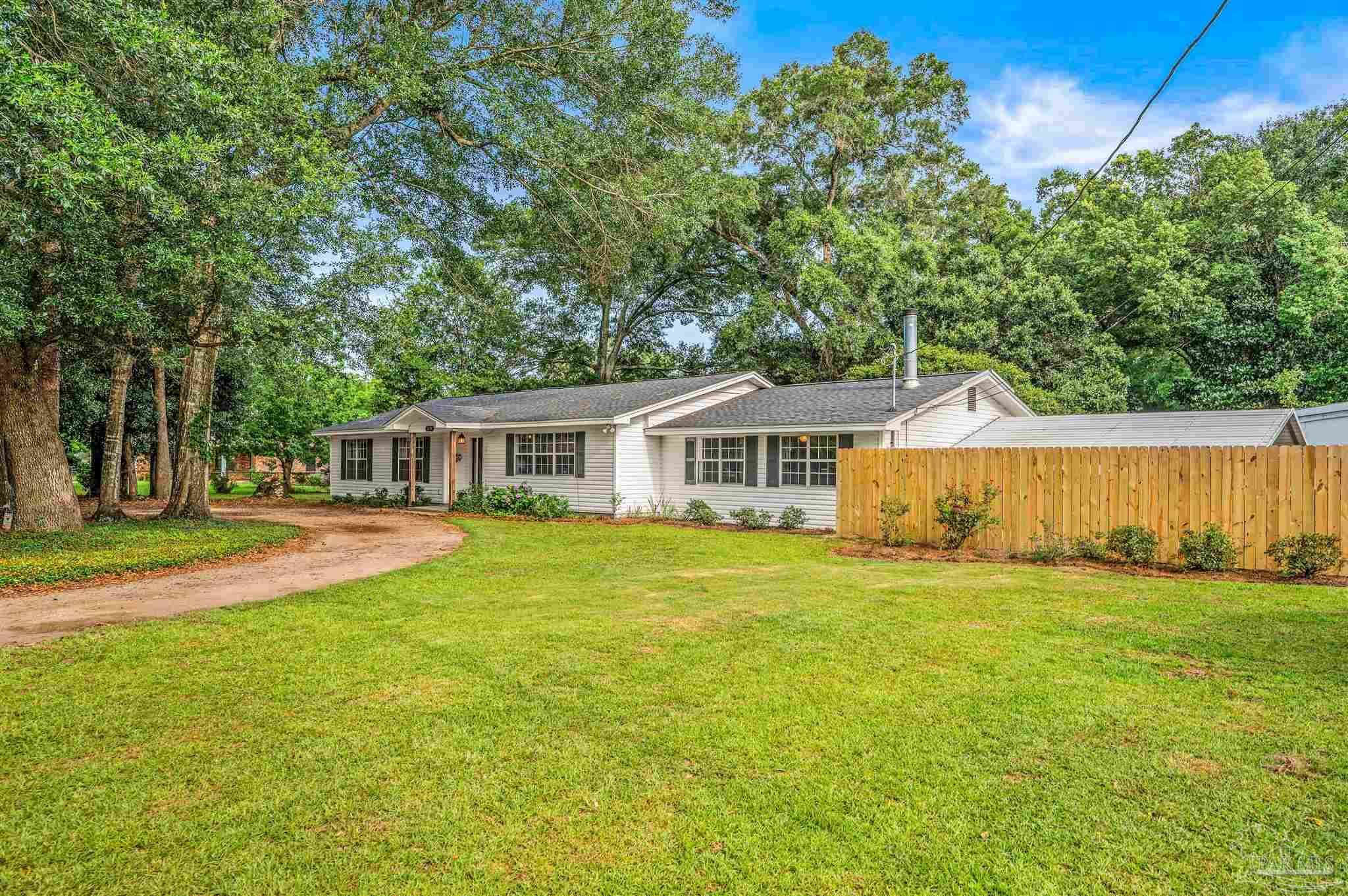 Property Photo:  219 Greenridge Dr  FL 32514 