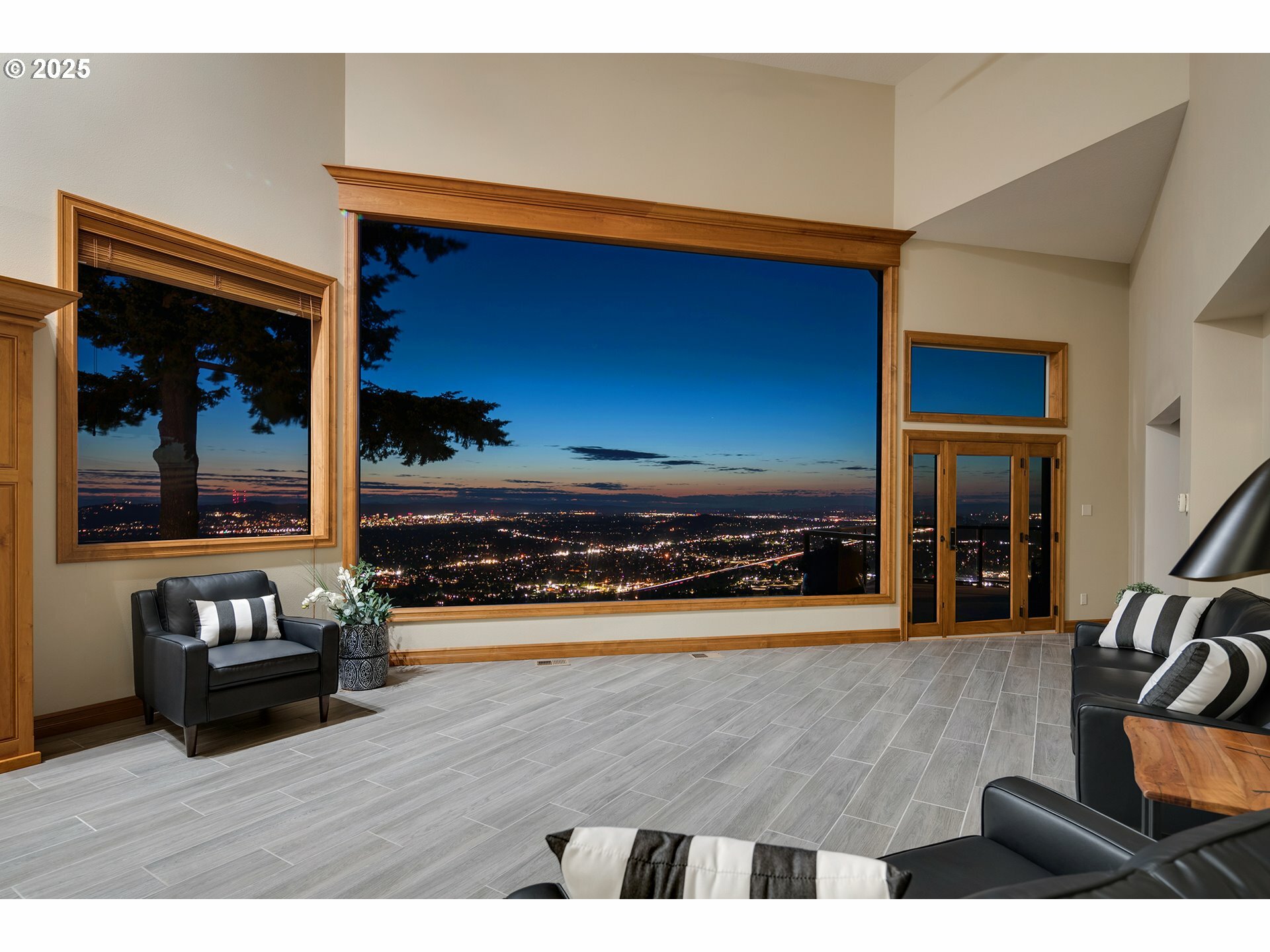 Property Photo: 10801 SE Ridgeway Dr OR 97086