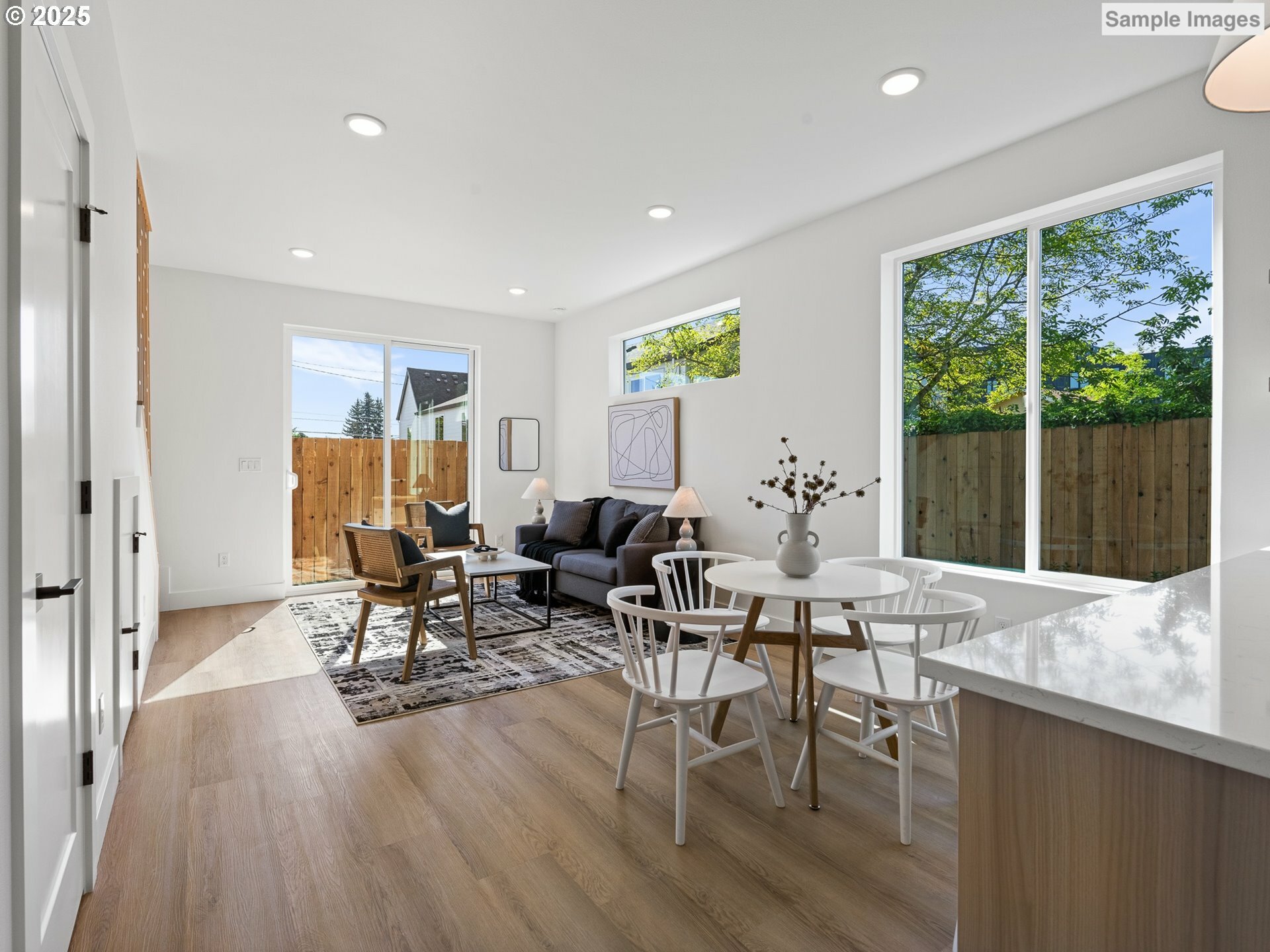Property Photo: 1212 SE Center St 6 OR 97202