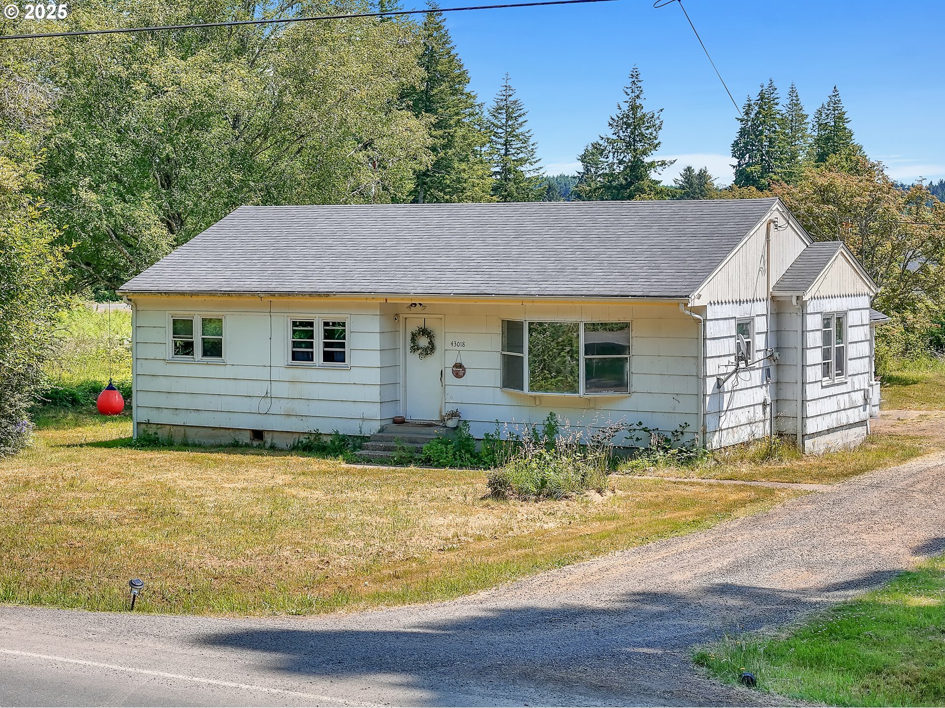 Property Photo: 43018 Hillcrest Loop OR 97103