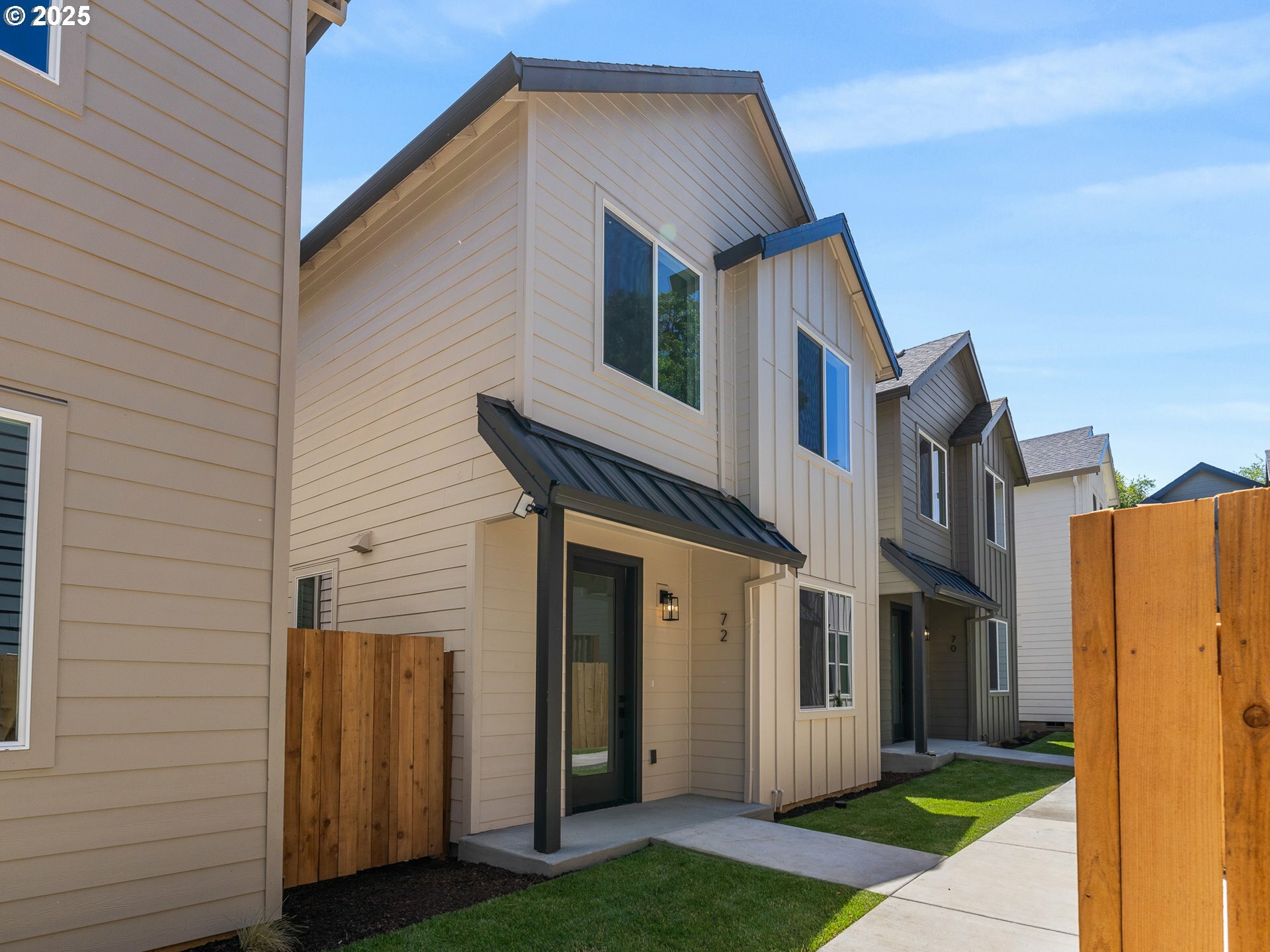 Property Photo:  72 NE Stanton  OR 97212 