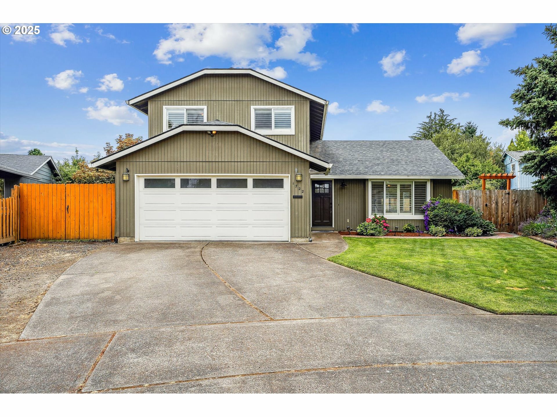 Property Photo: 1722 Sequoia Ct OR 97116