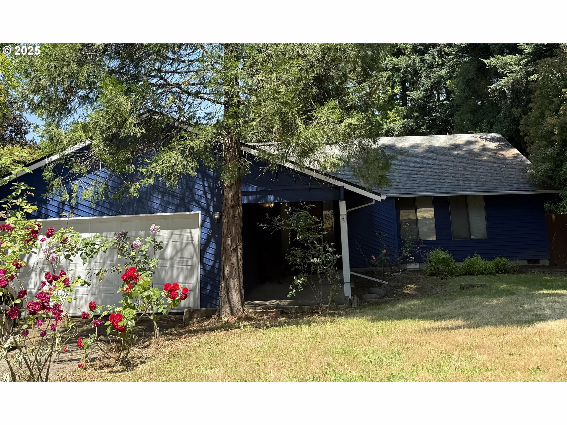 Property Photo:  8879 SW Blake St  OR 97062 