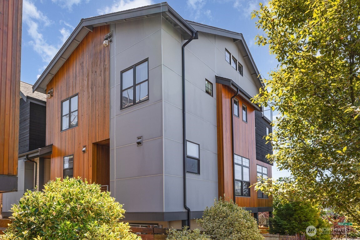 Property Photo: 2048 Minor Avenue E WA 98102