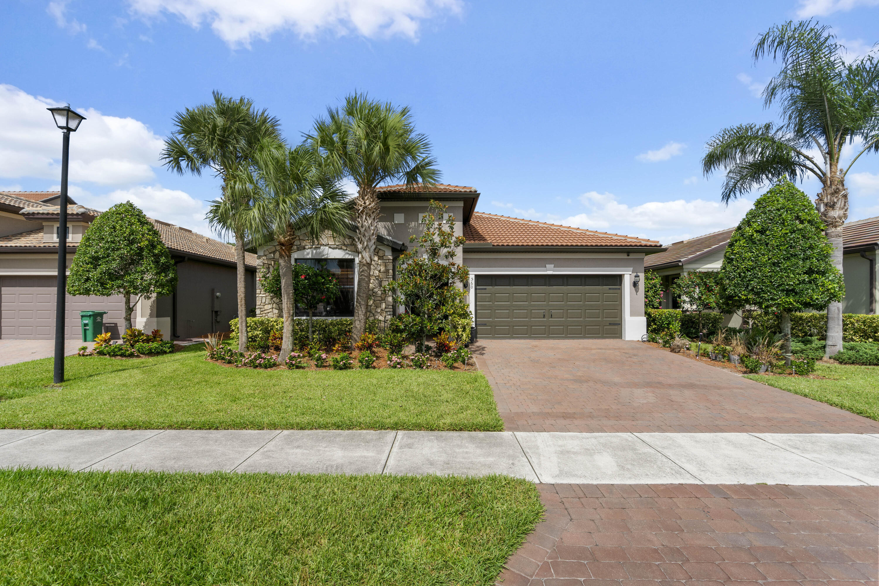 Property Photo: 560 SE Monet Drive FL 34984