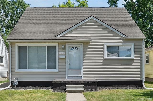 Property Photo:  18446 Glenmore  MI 48240 