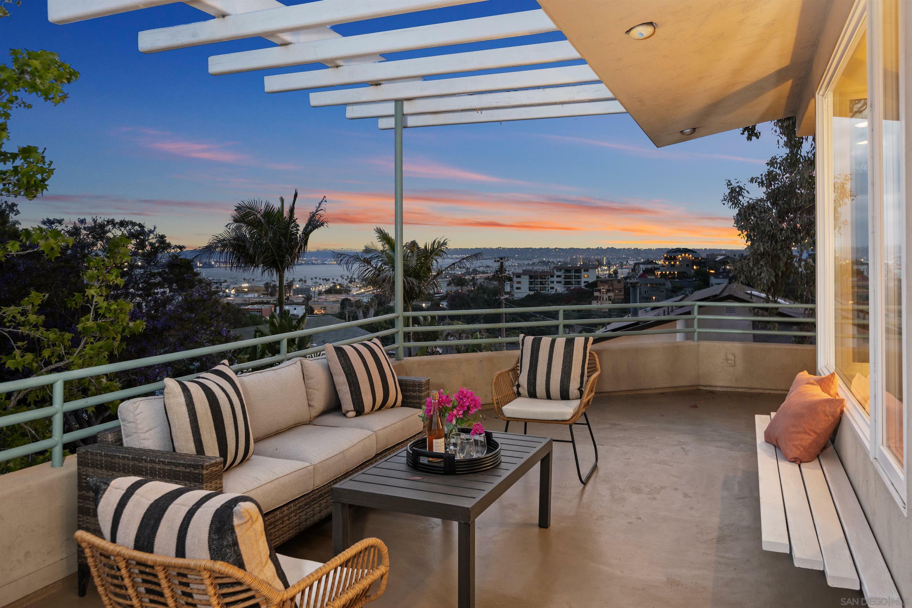 Property Photo:  405 W Nutmeg St  CA 92103 