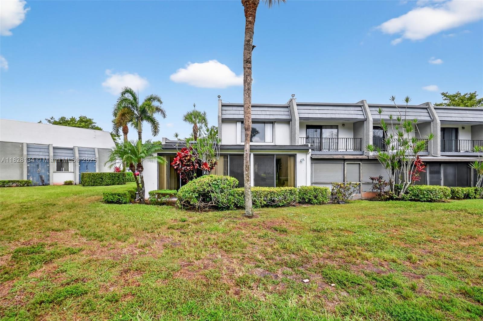 Property Photo: 4817 Esedra Ct FL 33467