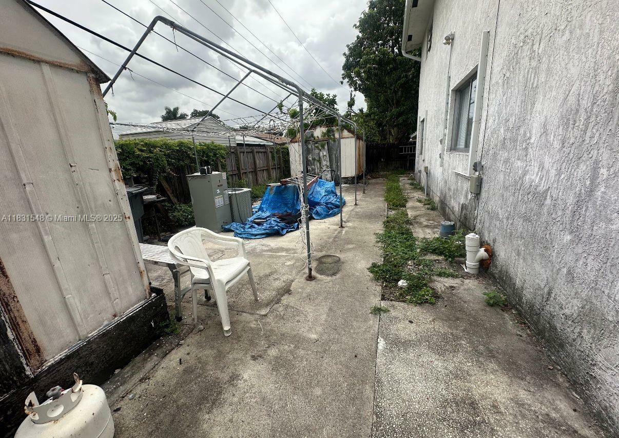 Property Photo:  6641 Perry St  FL 33024 
