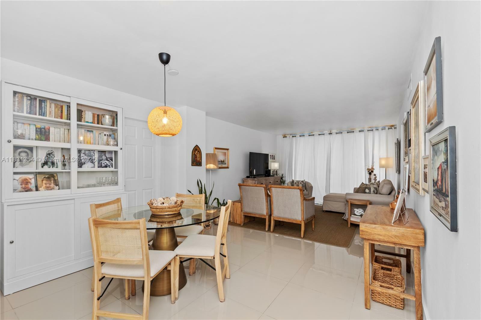 Property Photo: 3301 N Country Club Dr 607 FL 33180