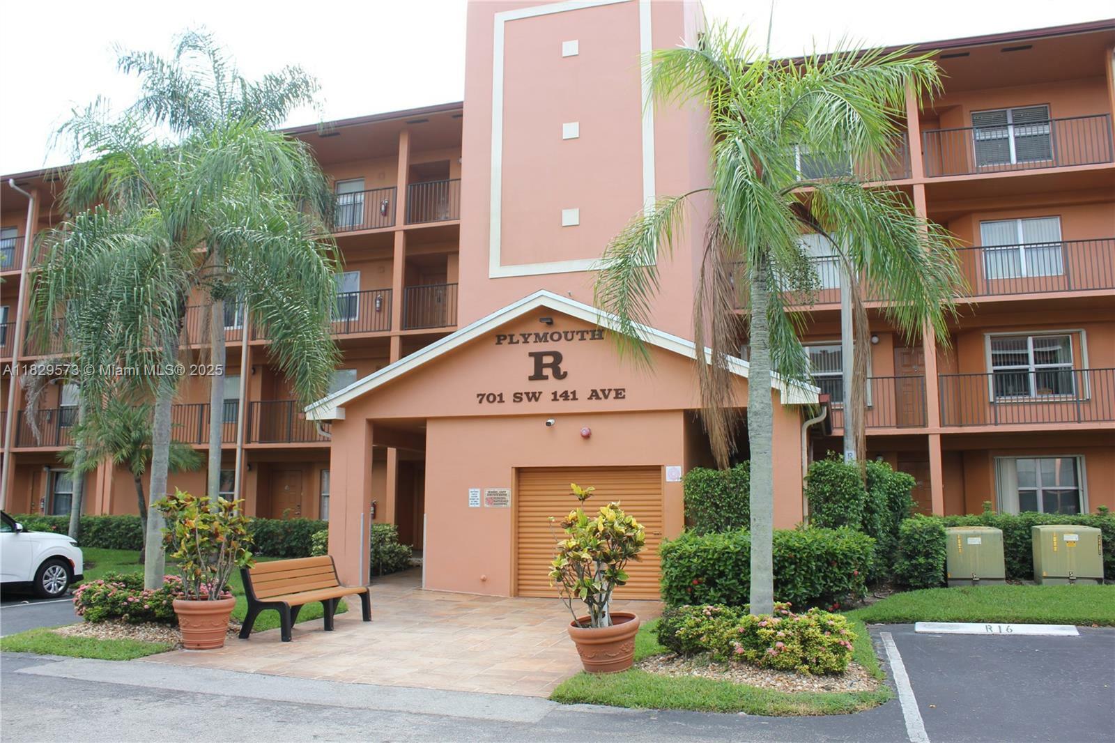 Property Photo: 701 SW 141st Ave 406R FL 33027