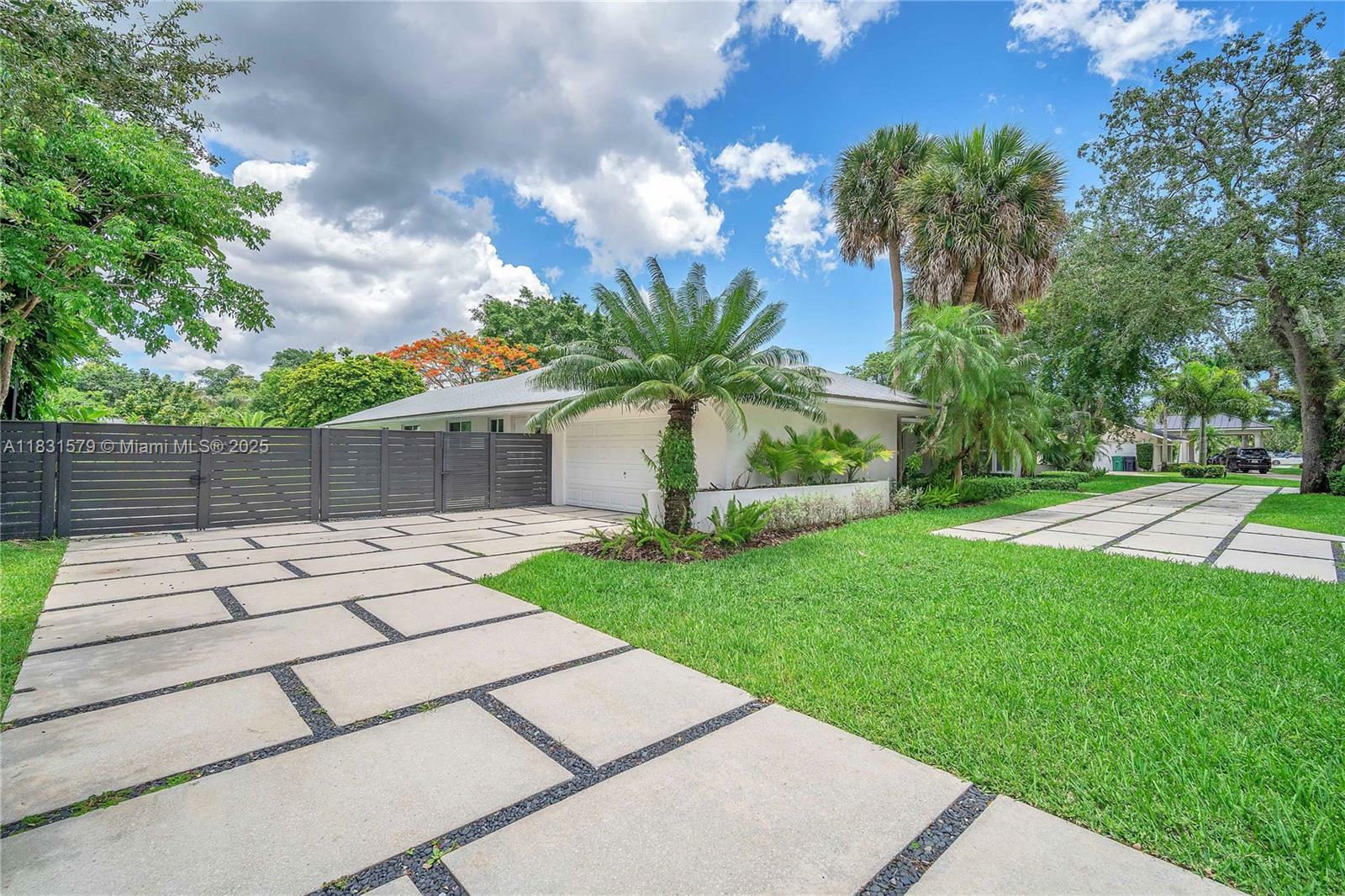 Property Photo: 9121 SW 102nd St FL 33176