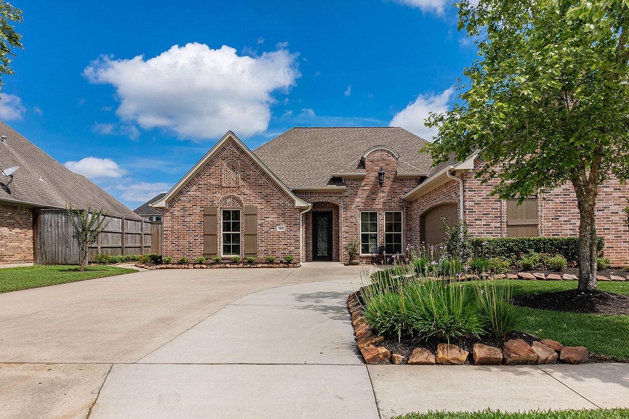 Property Photo: 303 Winding Brook TX 77657