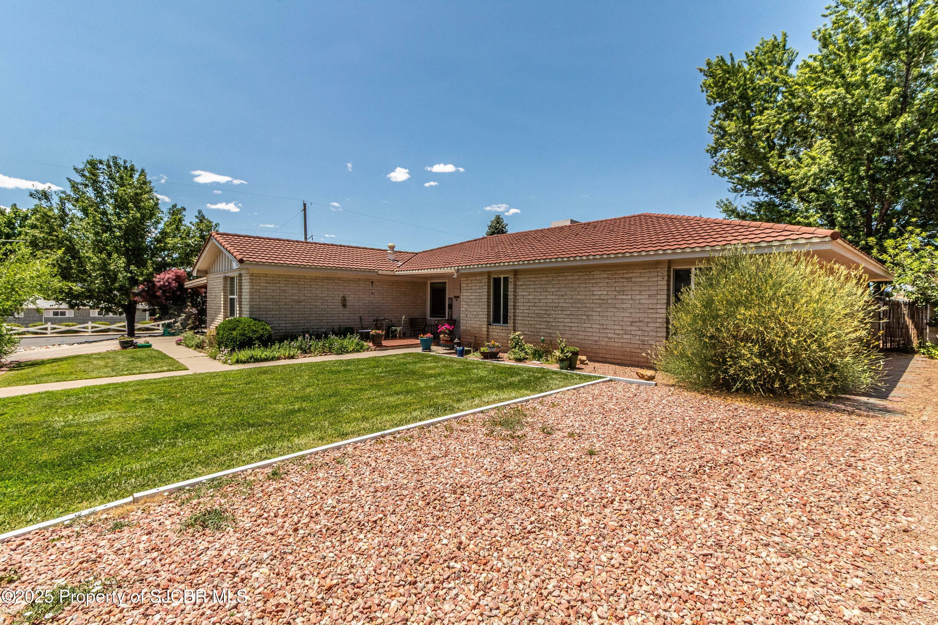 Property Photo: 1001 Crestview Circle NM 87401
