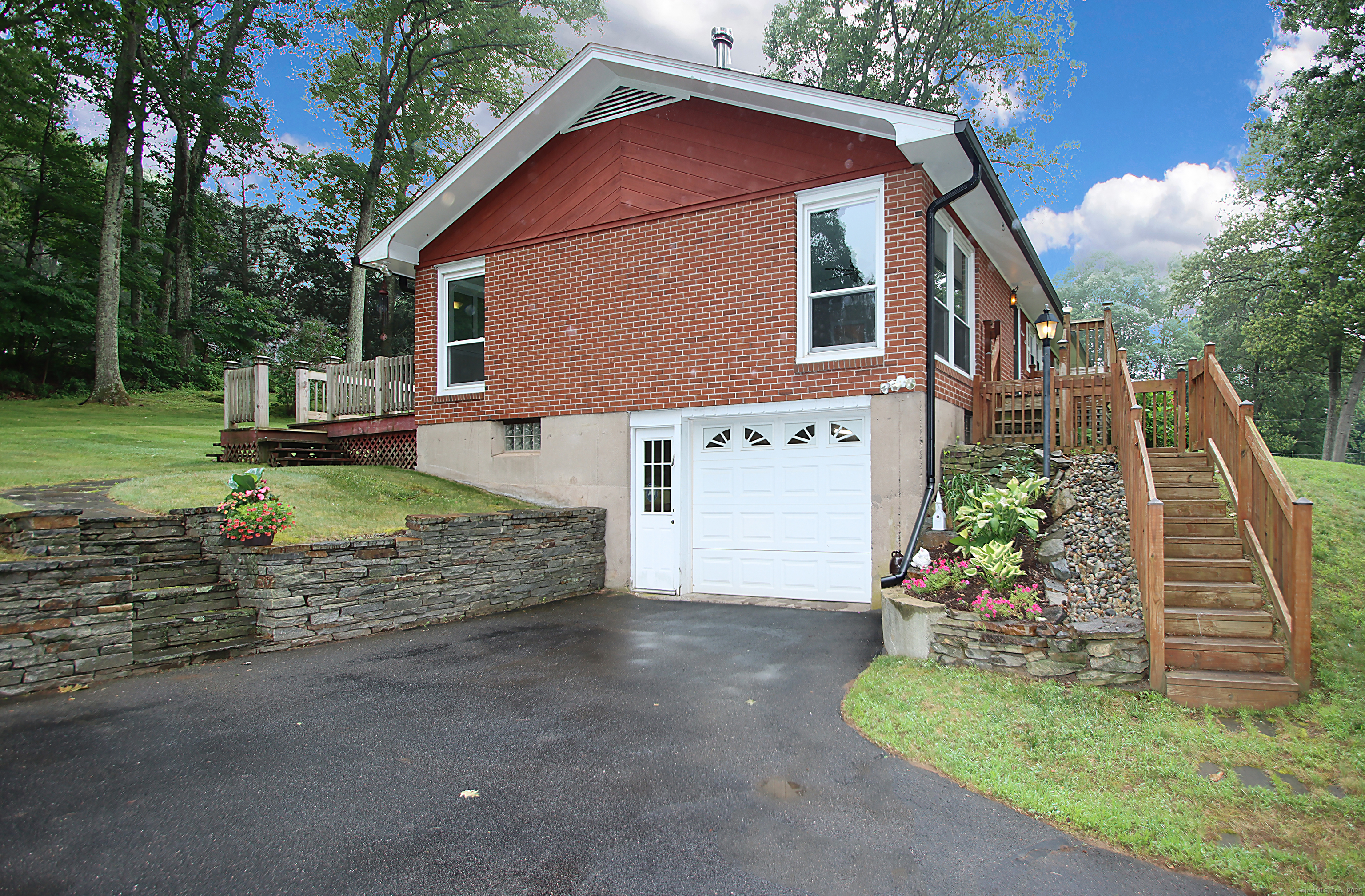 Property Photo:  109 Pinnacle Road  CT 06029 