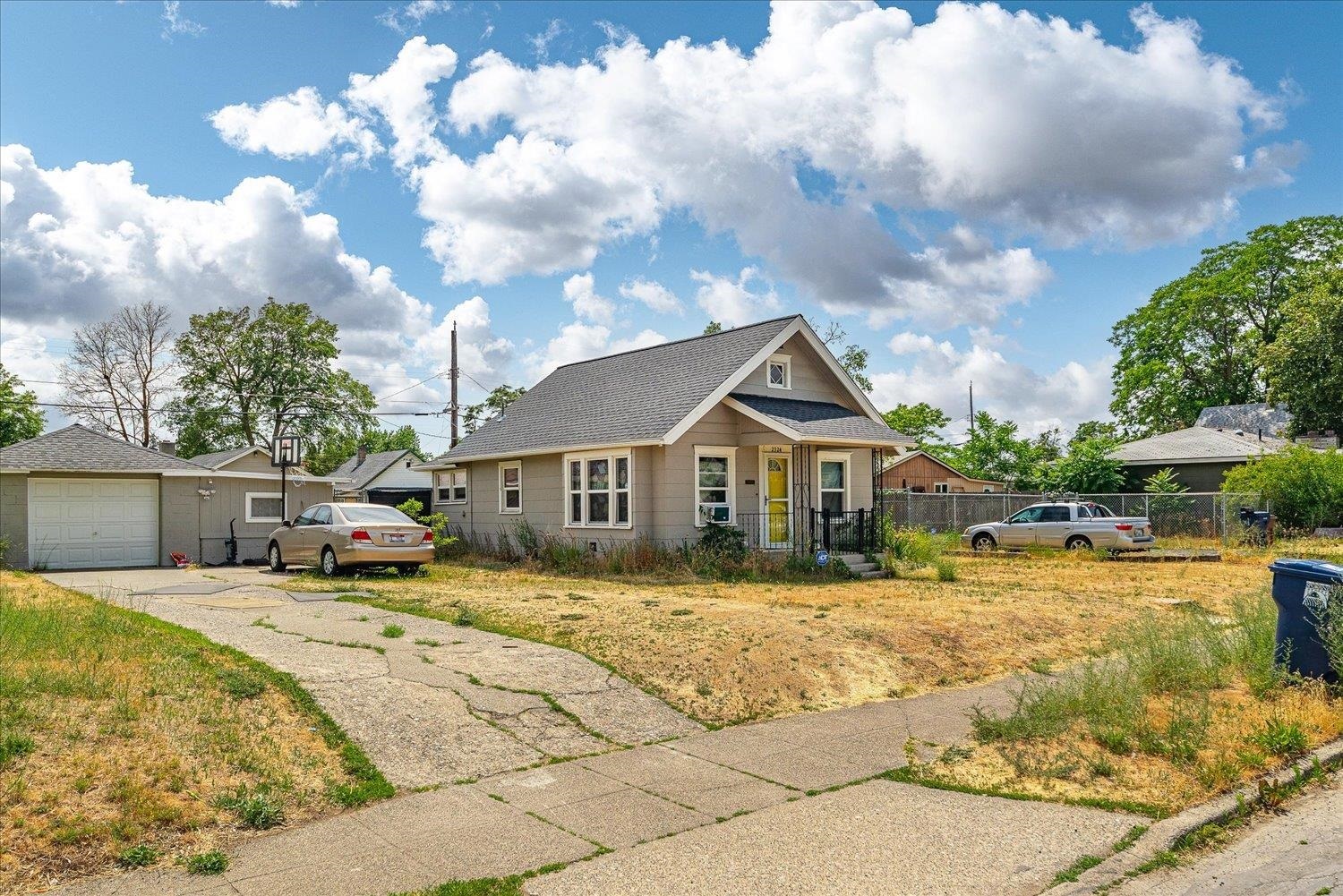 Property Photo: 2324 E Rowan Ave WA 99217