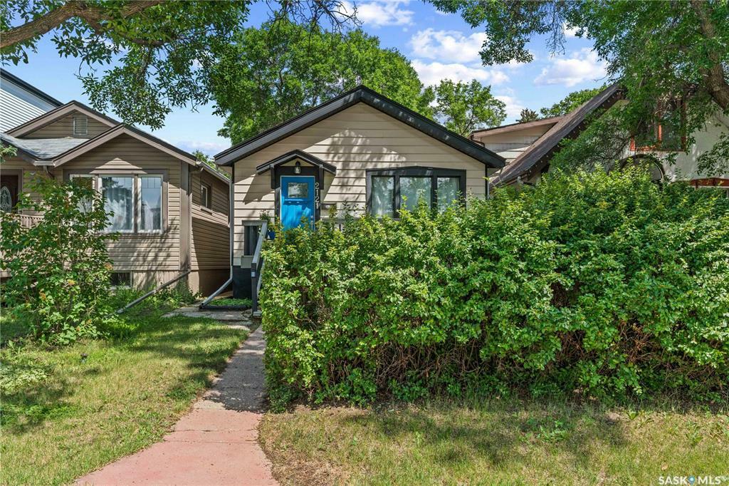 Property Photo:  2121 King Street  SK S4T 4G9 