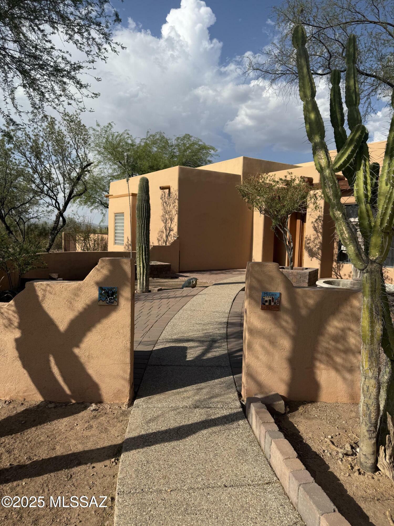 Property Photo:  6200 N Abington Road  AZ 85743 