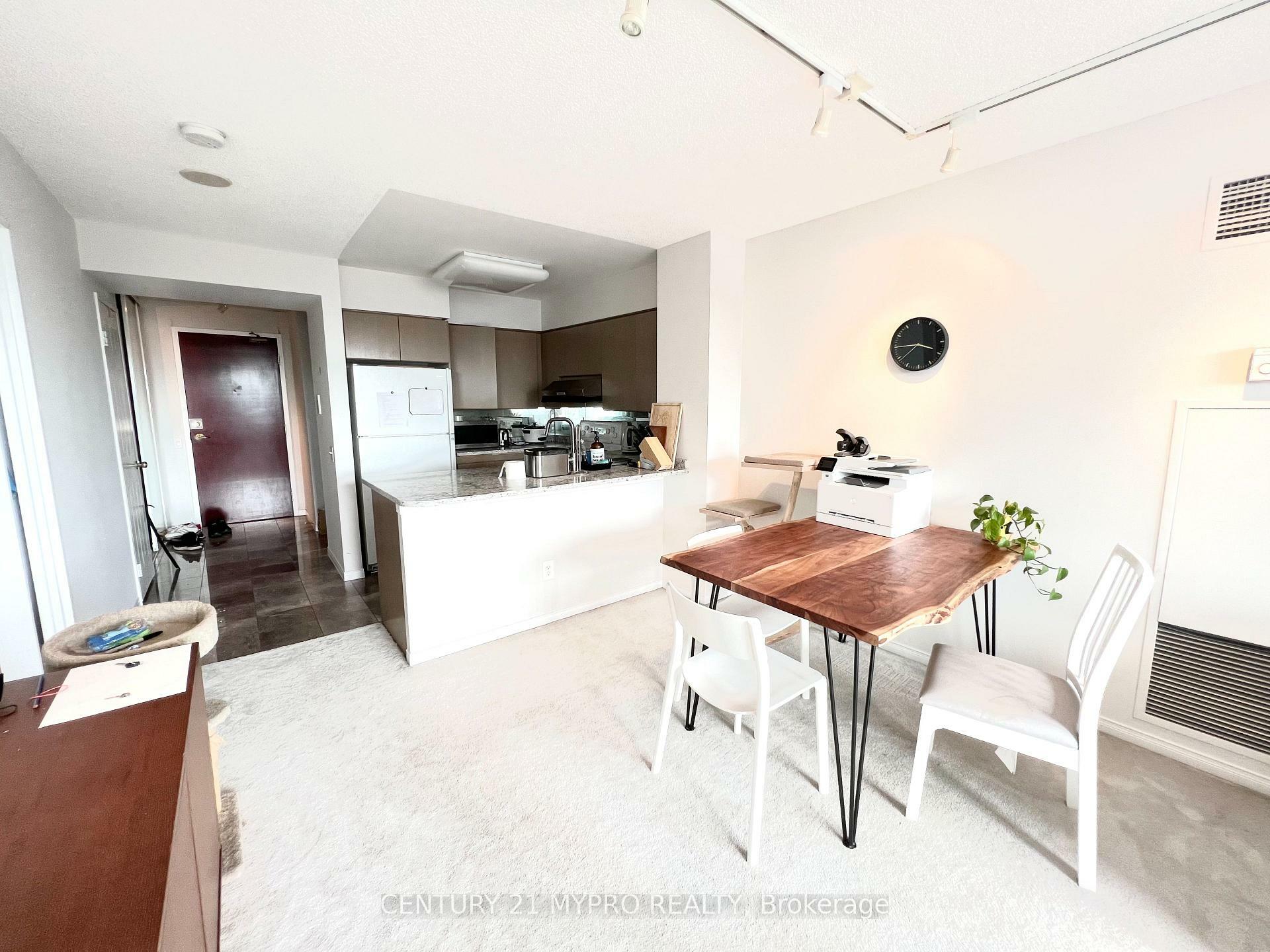 Property Photo:  750 Bay Street 3203  ON M5G 1N6 