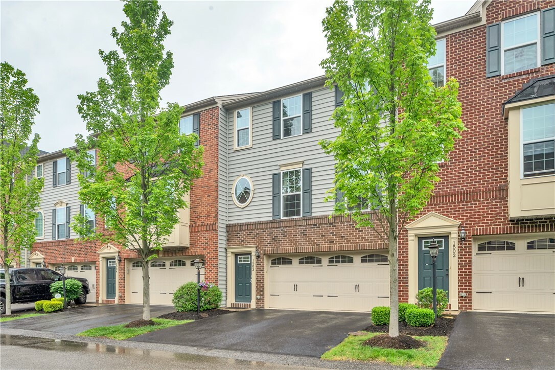 Property Photo: 1503 Pointe View Dr PA 16046
