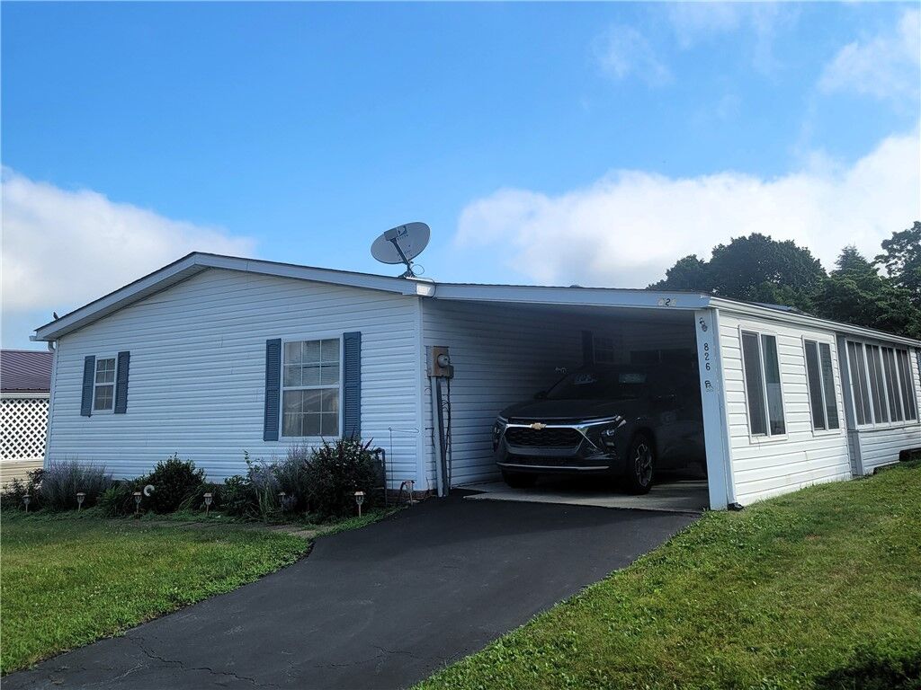 Property Photo: 826 Clover Ln PA 15668