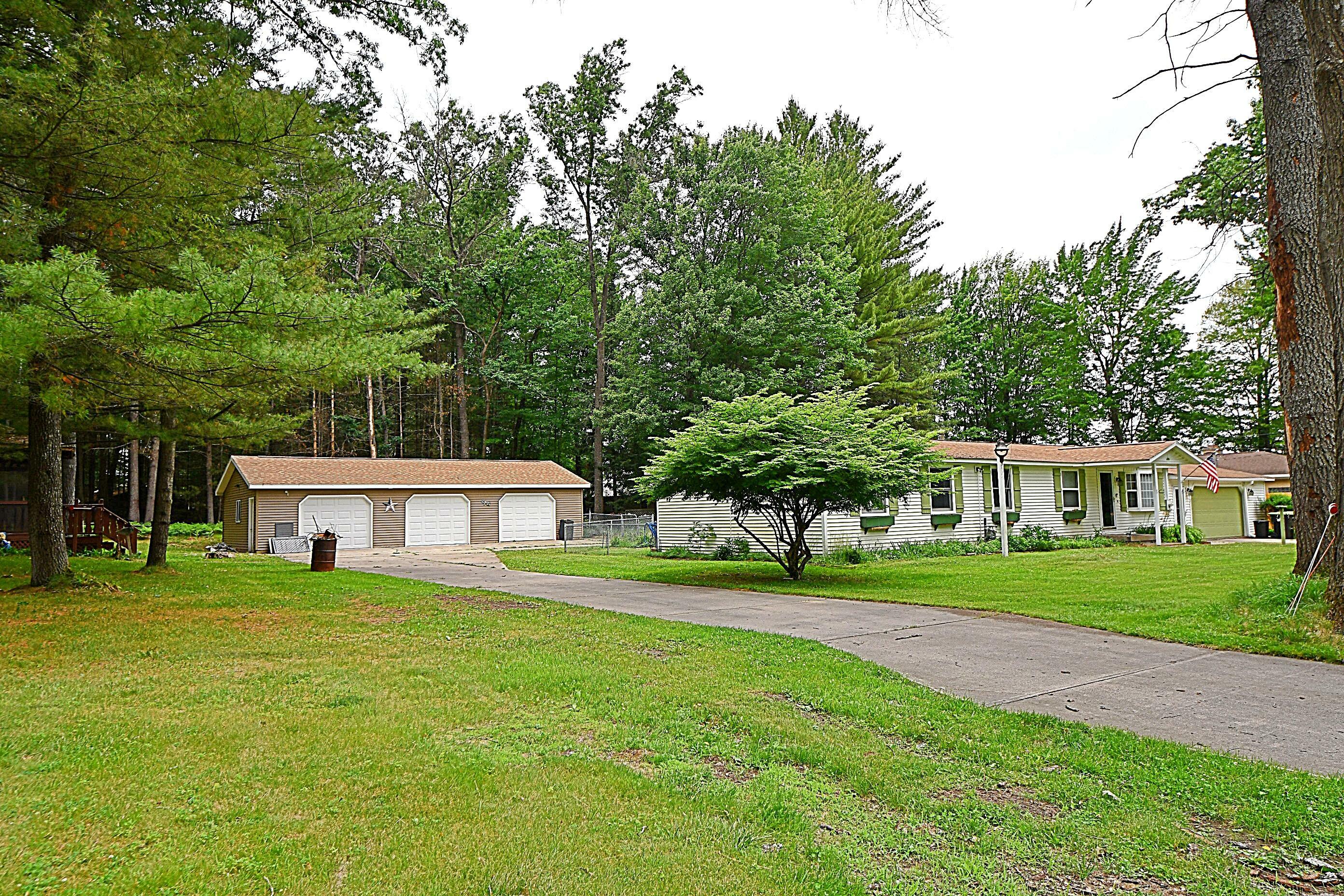 Property Photo:  6771 Clearbrook Dr  MI 48656 
