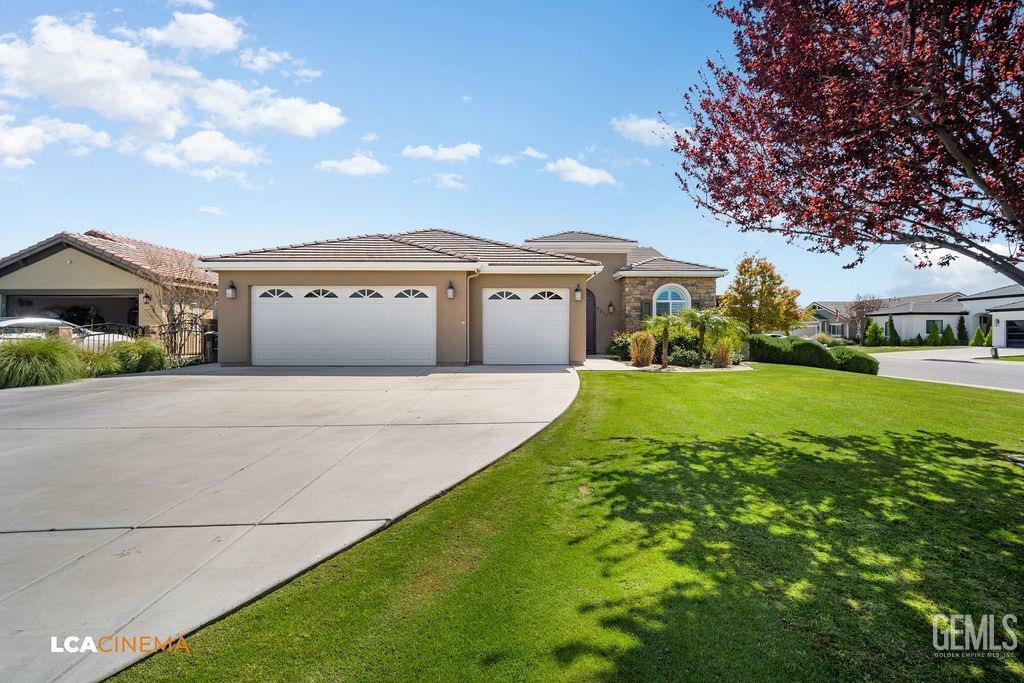 Property Photo:  9311 Caliente Creek Court  CA 93311 