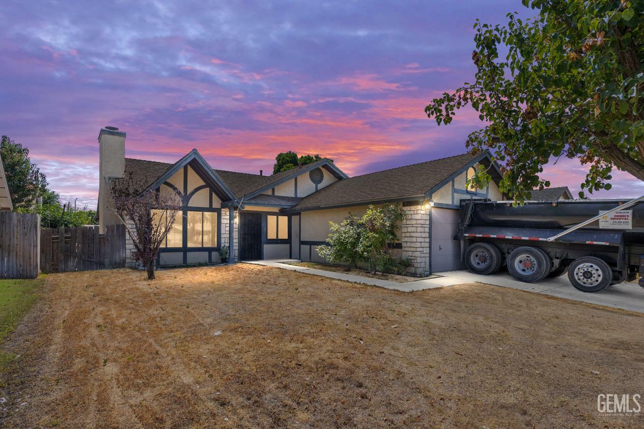 Property Photo: 5712 Monitor Street CA 93307