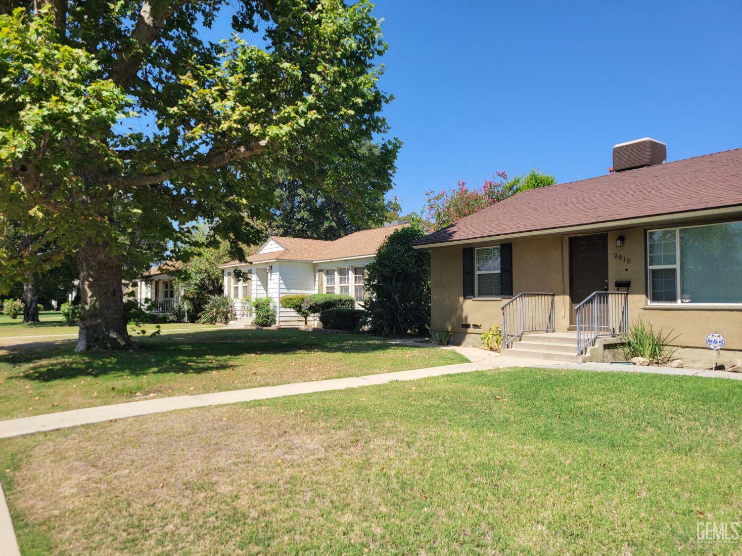 Property Photo: 2915 Cedar Street CA 93301