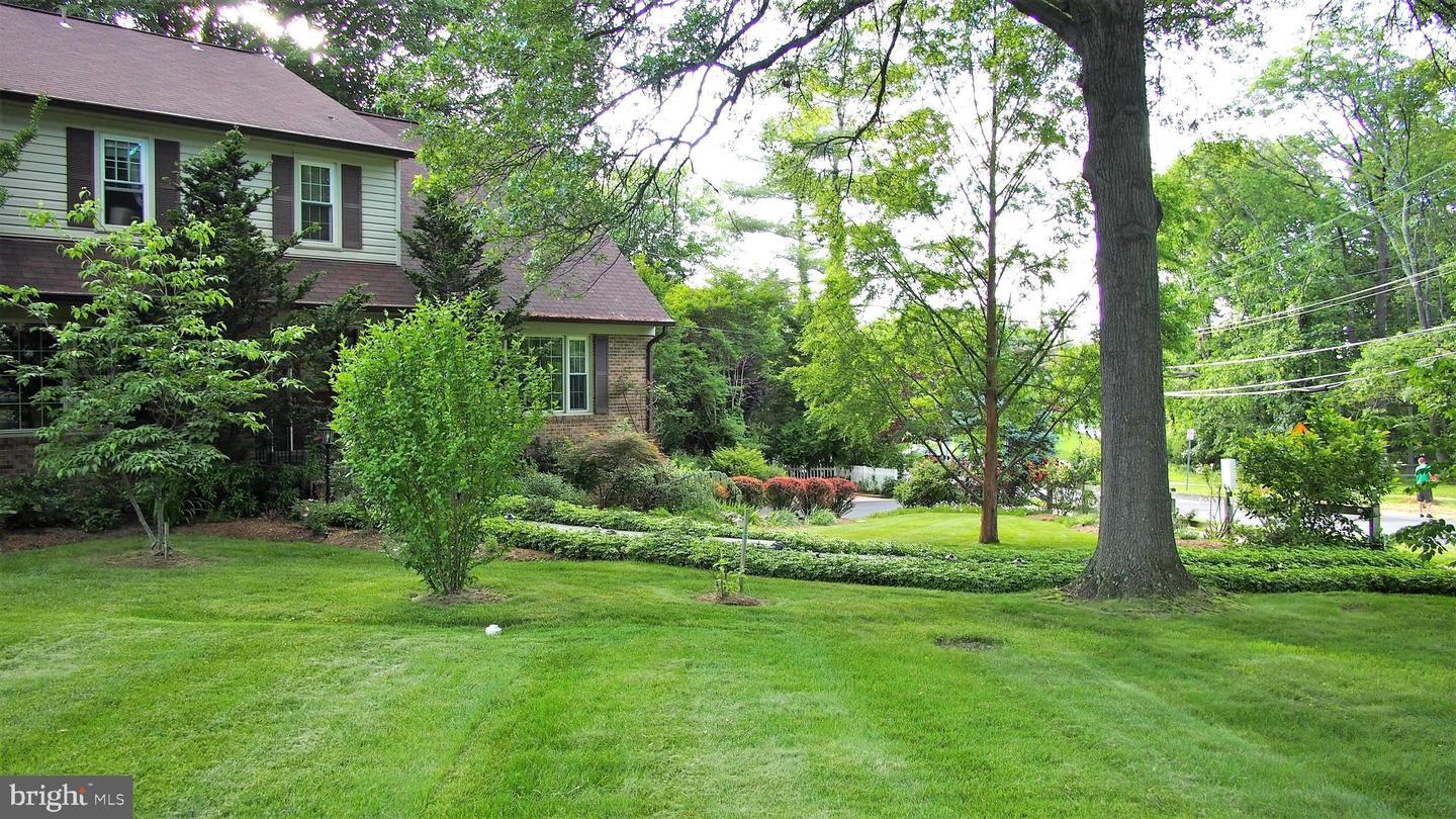 Property Photo: 1 Orchard Way S MD 20854