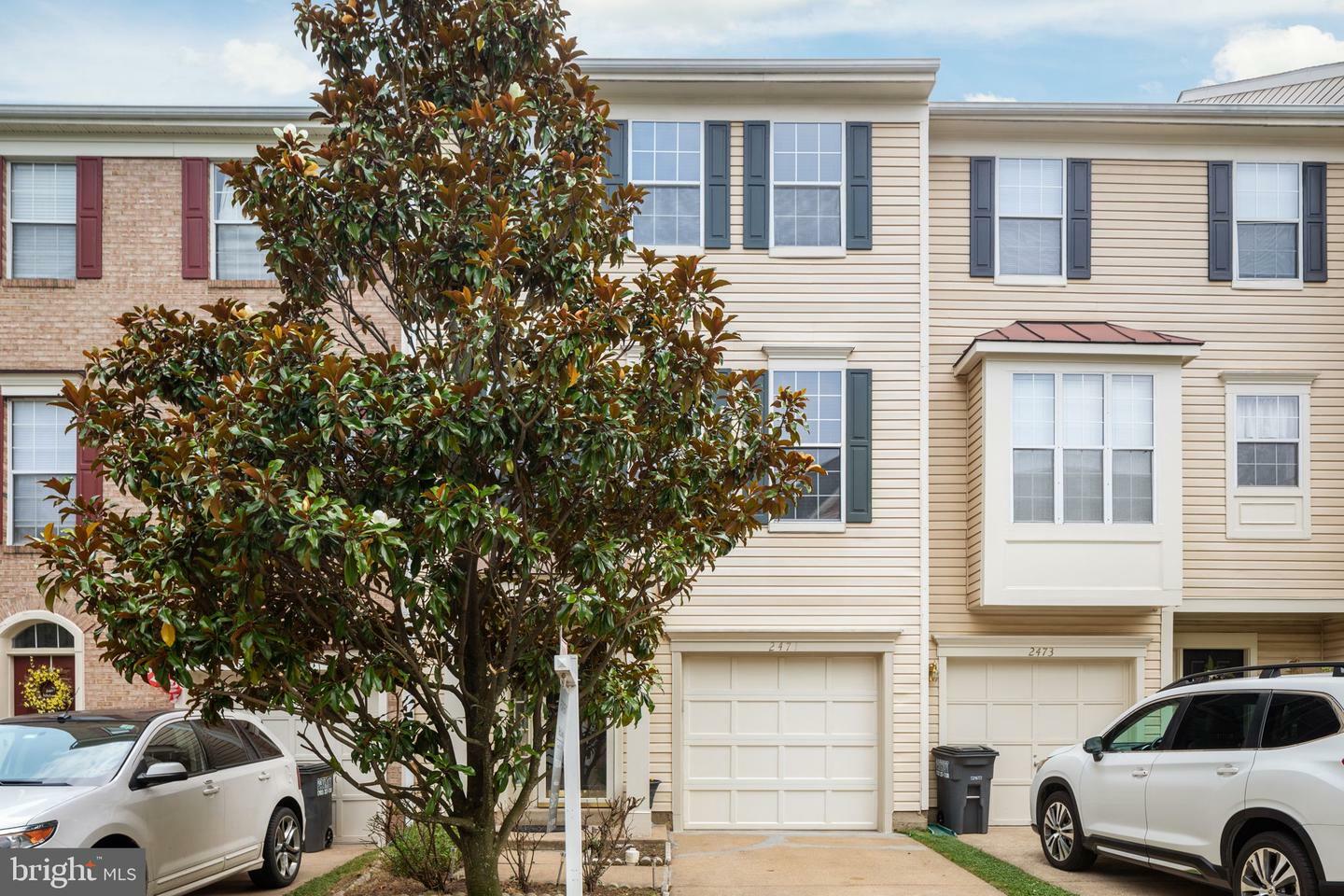 Property Photo: 2471 Clover Field Circle VA 20171