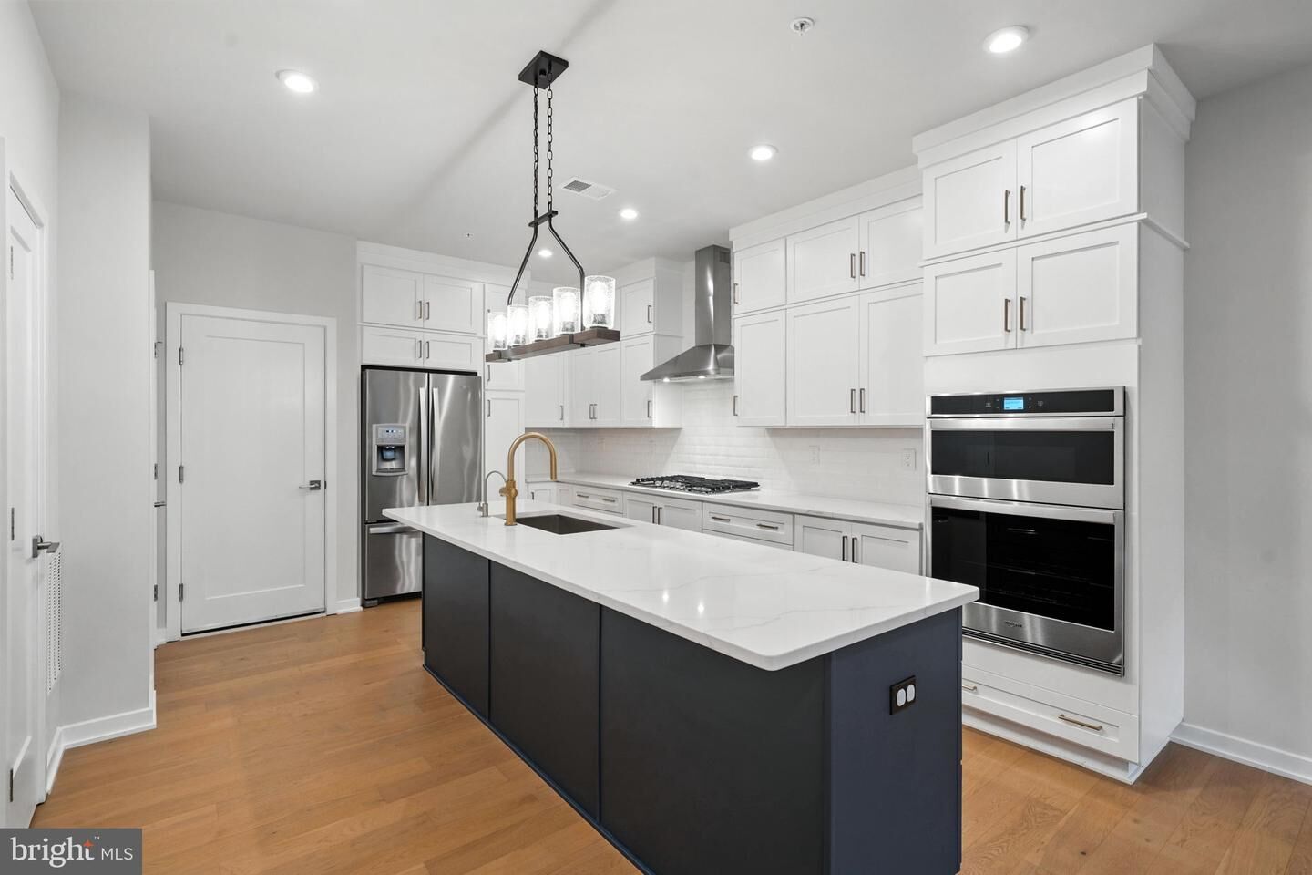 Property Photo: 7548 Sawyer Farm Way 1407 VA 22102