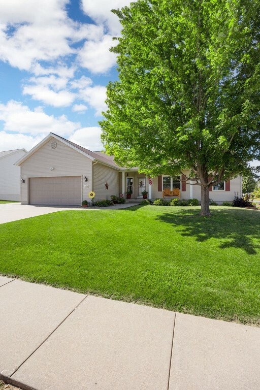 Property Photo:  2515 Woodhill Drive SW  IA 52404 