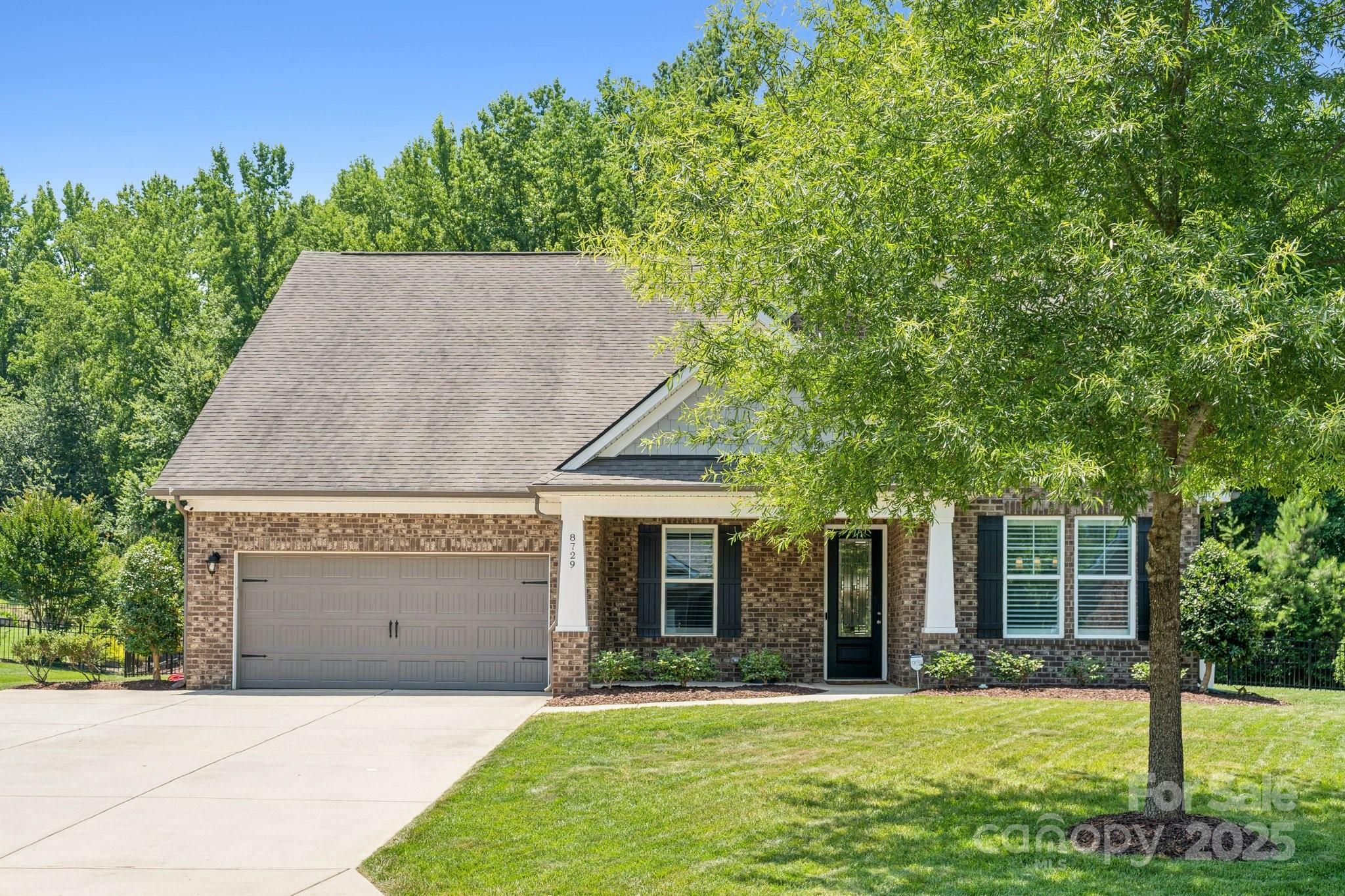 Property Photo: 8729 Mullis Forest Court NC 28227