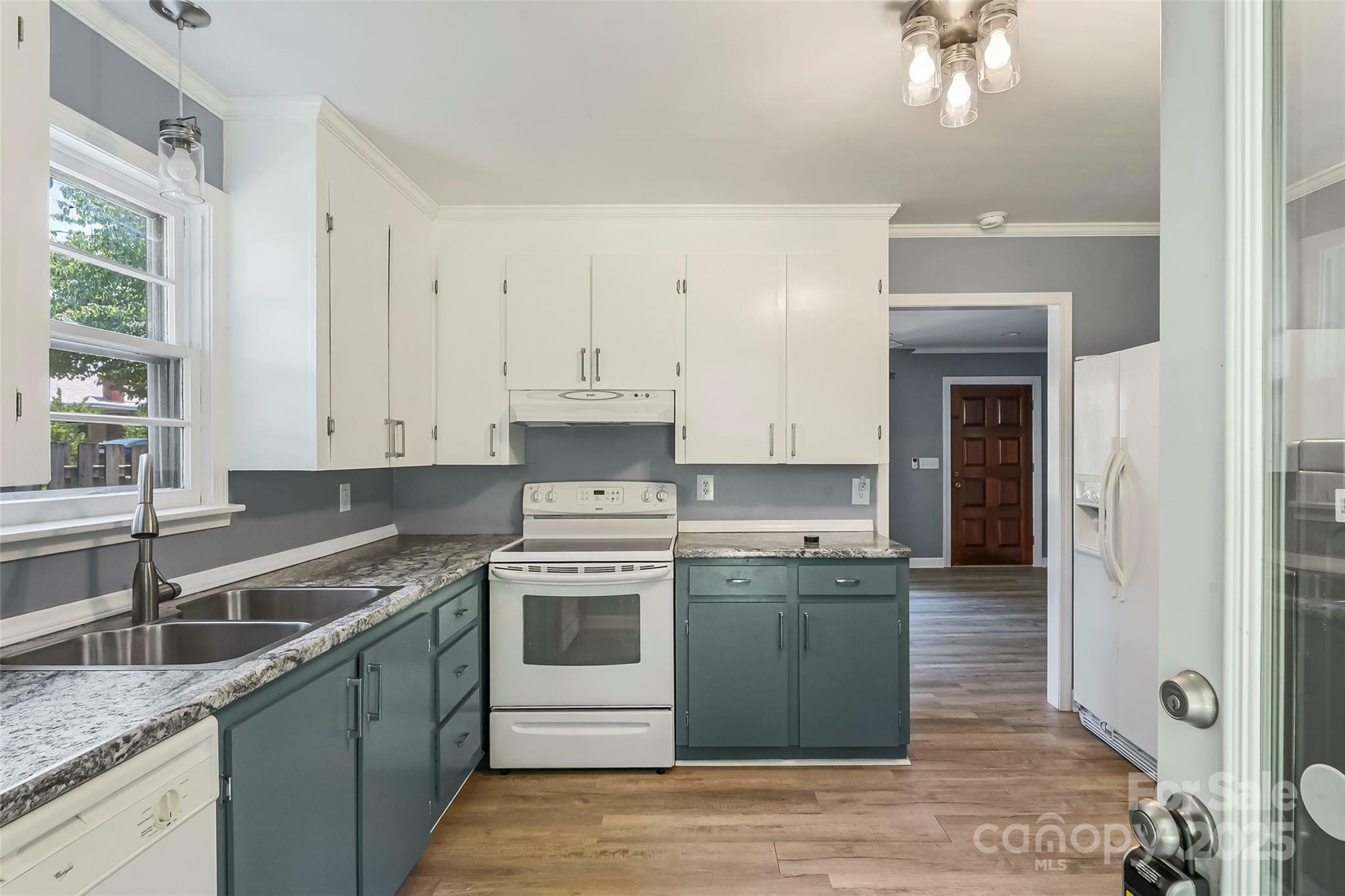 Property Photo: 321 Park Avenue NC 28752