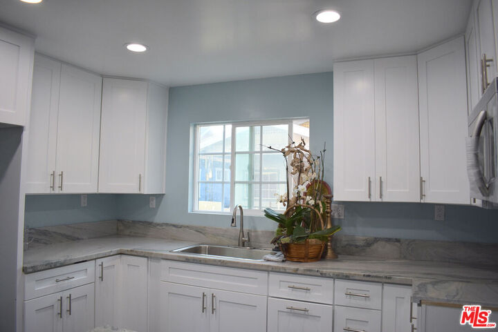 Property Photo:  605 W 47th St  CA 90037 