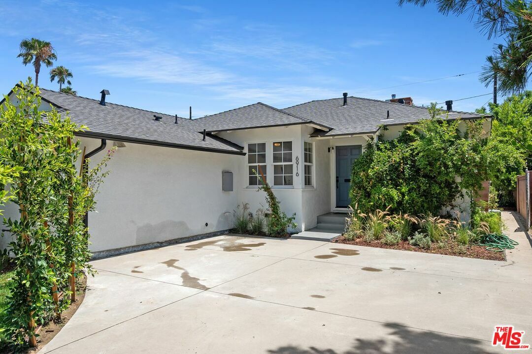 Property Photo: 6916 Bellingham Ave CA 91605