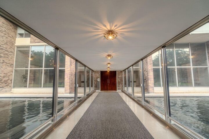 Property Photo:  1000 Urlin Avenue  OH 43212