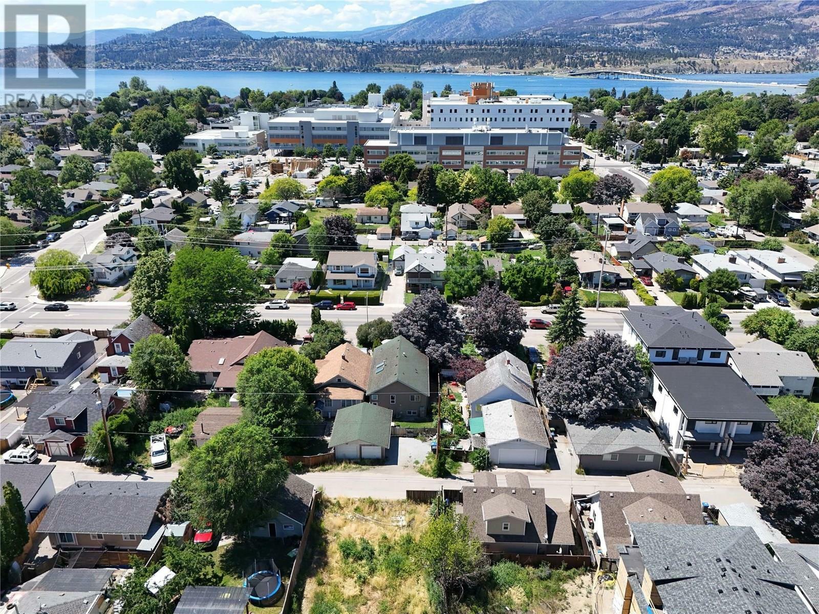 Property Photo:  2243 Richter Street  BC V1Y 2N9 