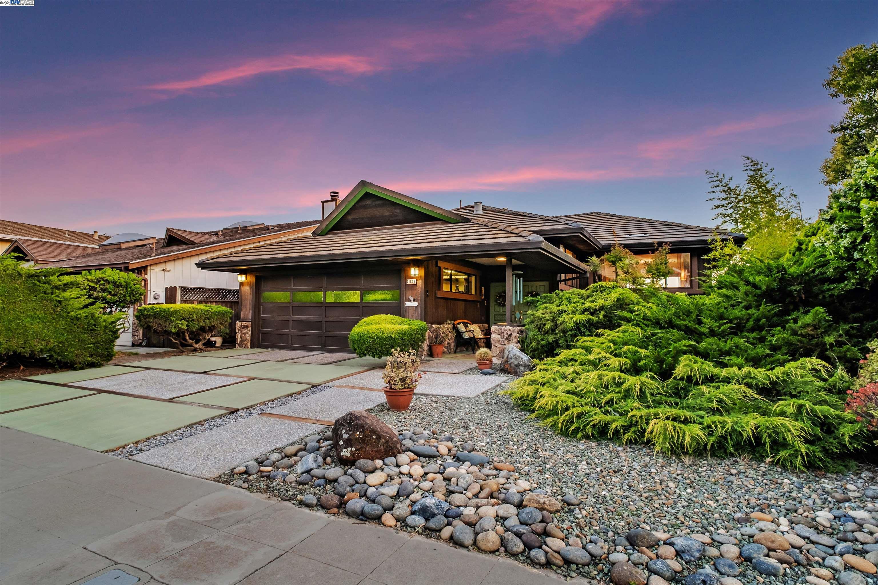Property Photo: 31865 Chicoine Ave CA 94544